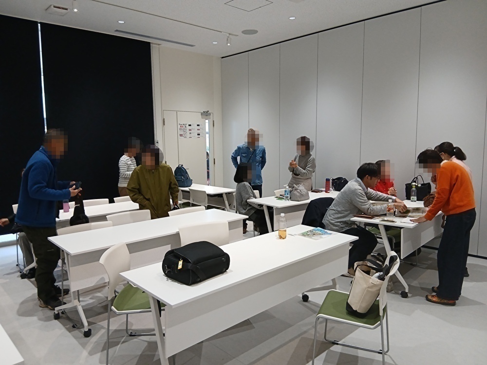 aiaikato's tweet photo. 11/26は岐阜の“天空の茶畑”で自然栽培茶を作る日比野さんをお迎えして交流会を開催しました。
お茶の背景や在来種のお話がとても興味深く、「自分でお茶を作るイメージが持てました」という声もあり、自然農とのつながりを感じる学びの時間になりました。 https://t.co/JNgcuCzHEL