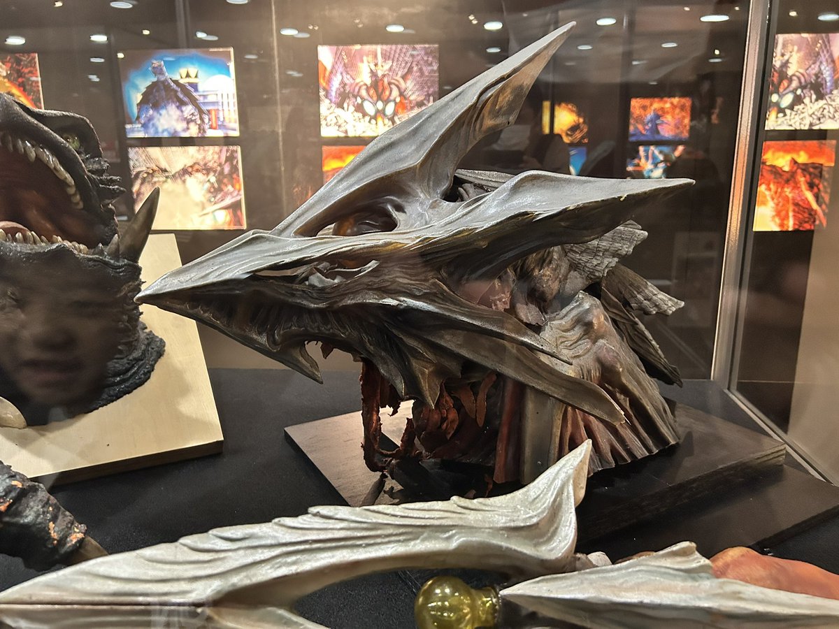 SandVehicle's tweet image. 有楽町マルイで開催されている、ガメラEXPOに行ってきました！　ガメラシリーズの貴重な立体物が見れて、とても感動しました。特に精巧なイリスの頭が至高。イリスの宇宙的かつ海洋生物的な独特なデザインが昔から好きで、TITANCLIMBのデザインの参考にしたいと考えています。#ガメラの日