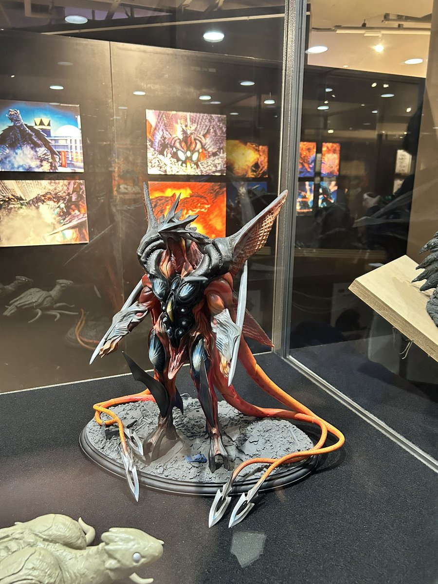 SandVehicle's tweet image. 有楽町マルイで開催されている、ガメラEXPOに行ってきました！　ガメラシリーズの貴重な立体物が見れて、とても感動しました。特に精巧なイリスの頭が至高。イリスの宇宙的かつ海洋生物的な独特なデザインが昔から好きで、TITANCLIMBのデザインの参考にしたいと考えています。#ガメラの日