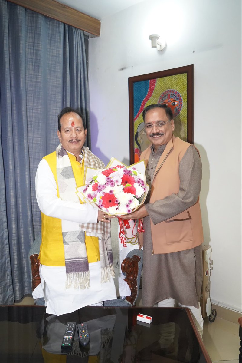 Virend_Sachdeva's tweet image. आज बिहार के यशस्वी उप मुख्यमंत्री श्री विजय कुमार सिन्हा जी से शुभेक्षा मुलाकात कर उन्हें जीत की शुभकामनाएँ दी।

एनडीए सरकार में बिहार तेजी से बदल रहा है, विकास की योजनाएँ ज़मीन पर उतर रही हैं और सुशासन का प्रभाव हर क्षेत्र में दिखाई दे रहा है।

बिहार को समृद्ध, सुरक्षित और…