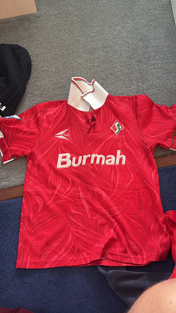 RobertoBowden's tweet photo. Going through some old bits and finally found my favourite ever shirt! @Official_STFC @JanAageFjortoft https://t.co/1RDXIeRrAF