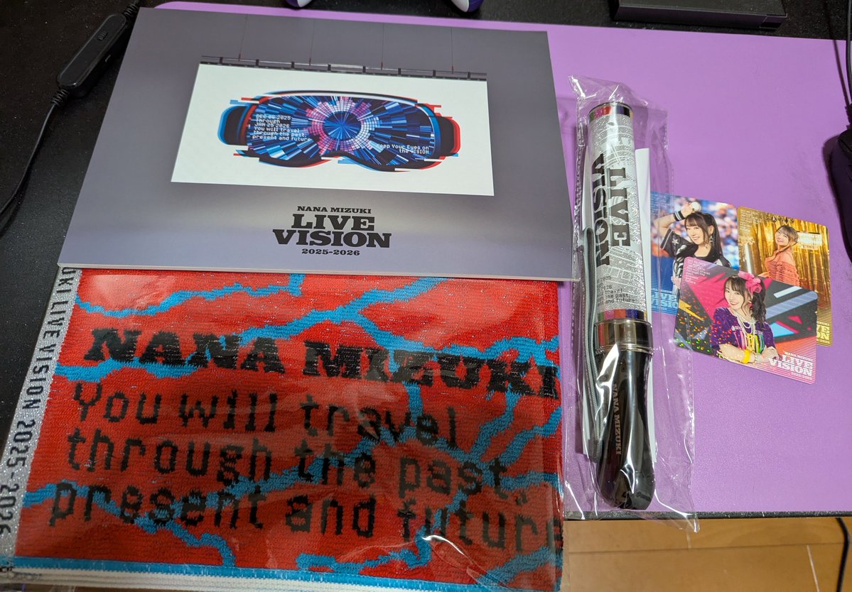 Tech_Lancer's tweet image. 来月20日の奈々様ライブを楽しむための必須アイテムたちが届いた🤩

狩猟音楽祭以外でライブ系に行くのは実に8年ぶりくらい…!?

とにかく楽しみ！！