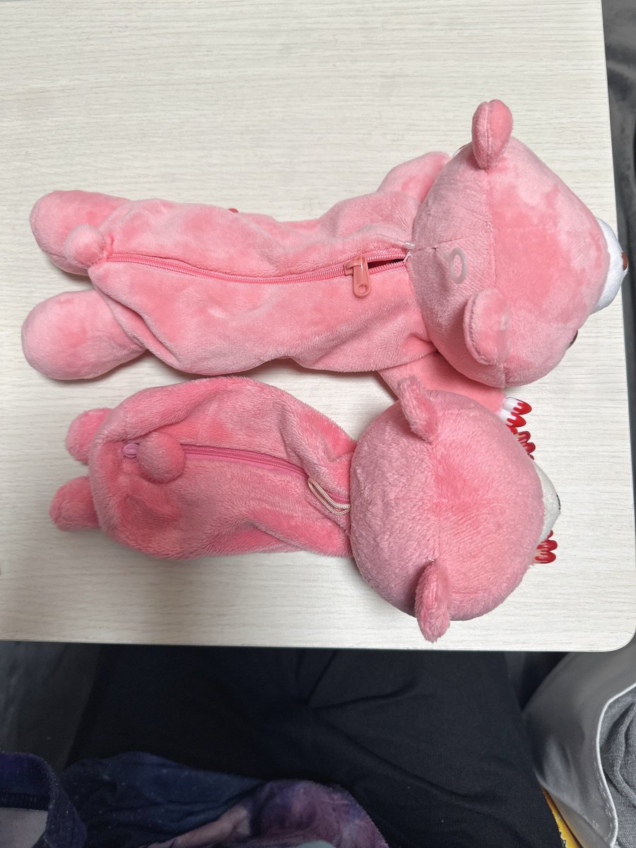 今日街歩いてたら雑貨屋さんで グルーミーのペンケース見つけて 15年前