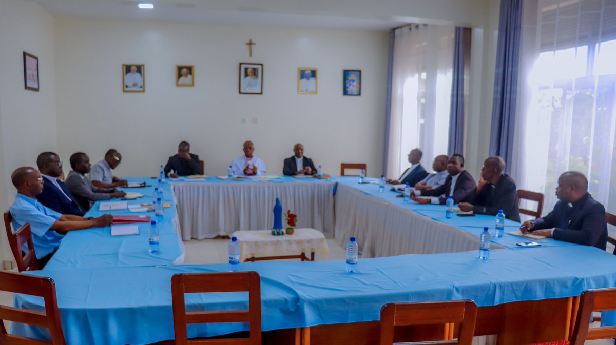 DOCICO_CEPR's tweet image. Les membres de la Commission Episcopale pour la Doctrine de la foi ont tenu une réunion au Centre Pastorale de la CEPR situé à RUYENZI, ce Jeudi 27 Novembre 2025. Cette réunion avait pour but de redynamiser la Commission au cours de l’année Pastorale 2025-2026.