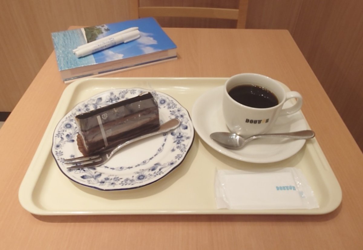 jiu_ino93's tweet image. やっと本を持ち歩くトレーニング(？)から解放された✨

持ち歩く内容を変えたので、前よりも軽くなった😂

きょうは閉店までの30分間。