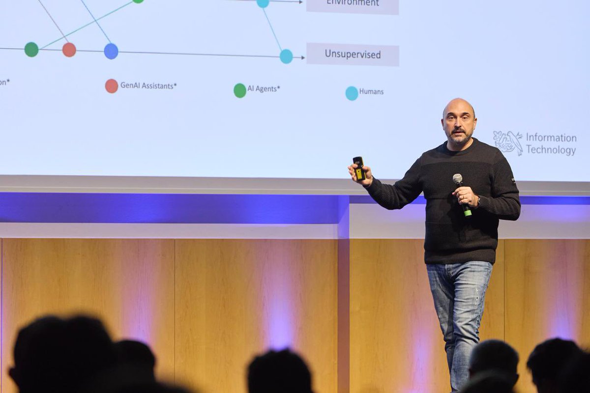 plainconcepts's tweet image. Turno de uno de los grandes veteranos del #STechDay2025bcn… ¡Enrique Mora! 👏🏼

En su charla desmitifica los sistemas “agénticos” y muestra qué funciona hoy en grandes empresas: asistentes RAG, copilotos de workflow y agentes multiherramienta. 🤖