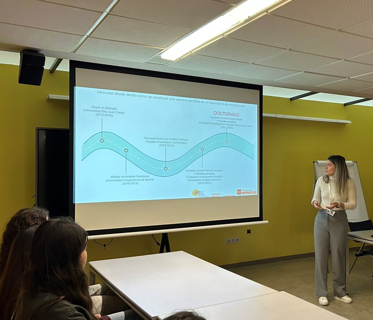 Labgencomplejas's tweet image. El pasado viernes 7 abrimos las puertas de nuestro laboratorio en la Semana de la Ciencia. En “Descubre desde dentro cómo se construye una carrera científica” mostramos cómo dar los primeros pasos en la investigación y las distintas trayectorias posibles en este campo 🔬💡