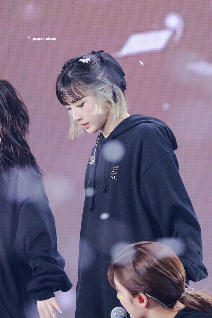 redmoonutopia's tweet image. Y de repente está el impulso de decir tiene el pelo corto