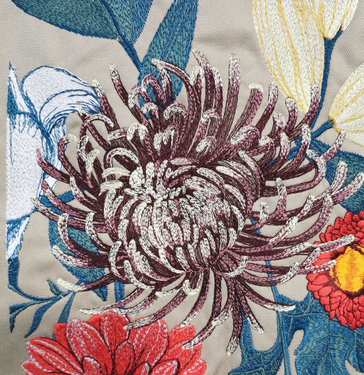 ProelSoftware's tweet photo. "The new palm stitch is exceptional."
This is what one of our longtime customers, a embroidery puncher with over 40 years of experience, wrote to us, also sending us photos of two embroideries.
(Mante - MIRKO Group puncher)
#embroidery #embroiderysoftware #proel #palm #Flowers https://t.co/t0UGsf3xd4