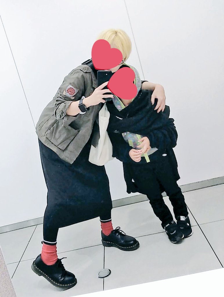 私チョロそうなんだろな〜って感じで、観光先では道を尋ねられ、乗ってるバスでも見知らぬ御婦人にお土産のお裾分けをもらう。身近な人間にナメられがちな、ドチビ(145cm)童顔(男児顔)な人間で、でも子供連れてても変な奴に絡まれたことはないな〜〜ずっと好きで金髪なだけ