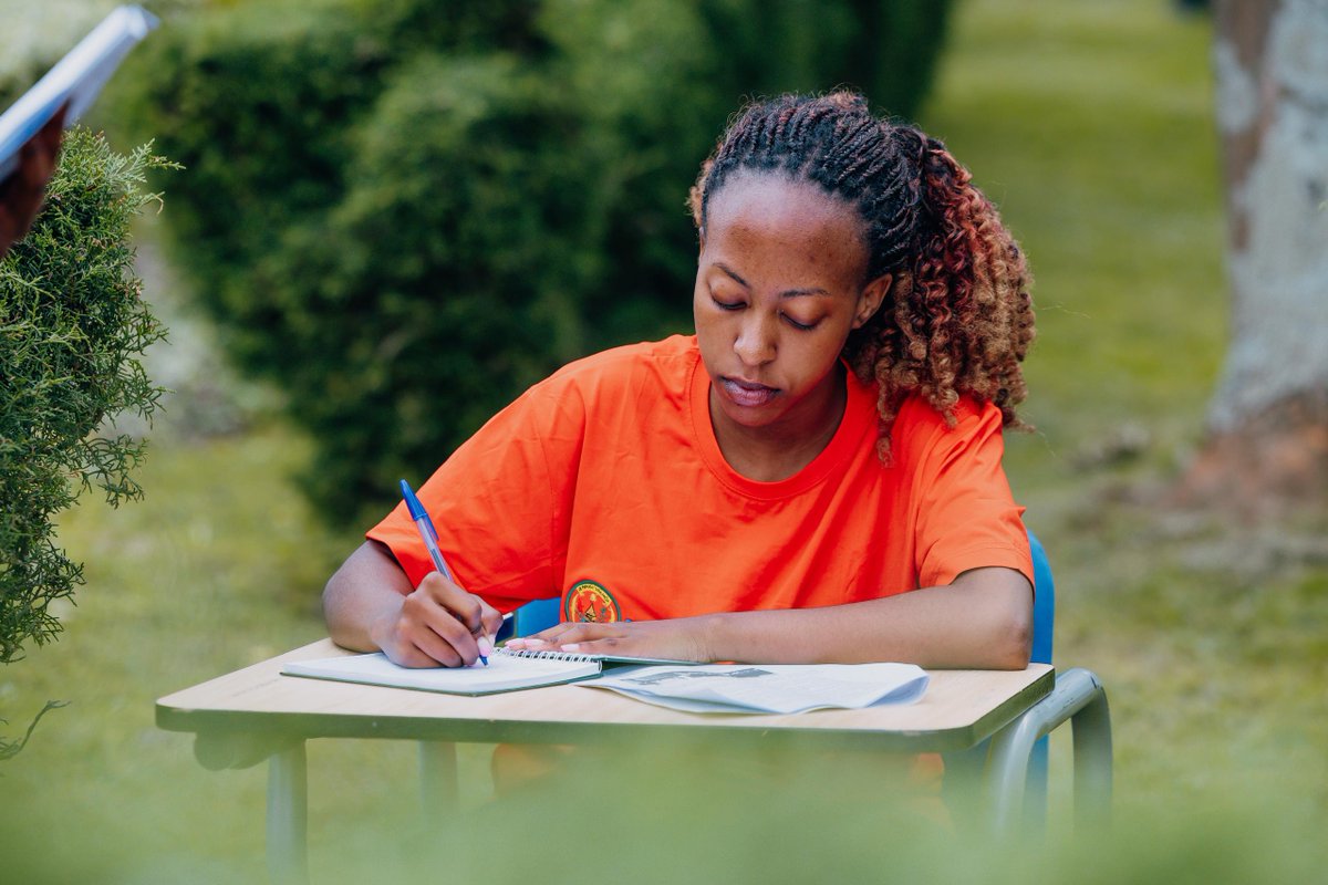iacceleratorRw's tweet photo. Last week, we were glad to have @NyigishaRw, one of our Phase 6 winners, support Itorero #ImbutoZitoshye with SRH notebooks that kept this year’s #EdifiedGeneration engaged. As iAccelerator beneficiaries advancing SRH access, their support added real value to the sessions. https://t.co/AP6i6byNLN