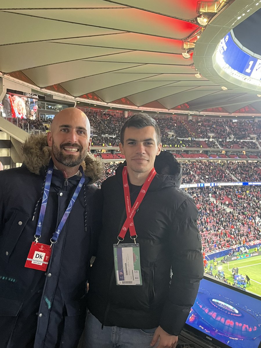 Jorge5santos's tweet image. Amigo, Referente y Compañero de Trabajo y profesión. 

Un placer vivirlo a tu lado y aprender de ti ❤️ @Recio4