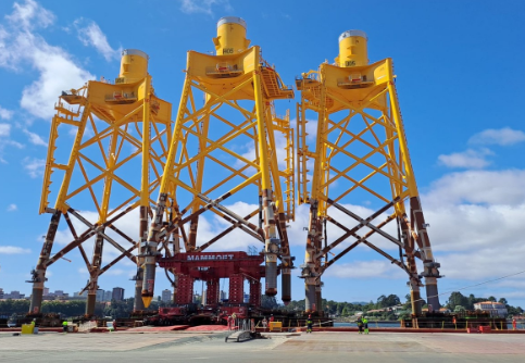 constructioncm1's tweet image. 🚢Mammoet completes a major lift in Singapore!

12 barges up to 990 tonnes relocated for the Pulau Tekong Polder project, marking a key milestone in Singapore’s first offshore polder.

🔗lnkd.in/gMTA-Nu6

#Mammoet #Singapore #HeavyLifting #PolderProject #ConstructionMirror
