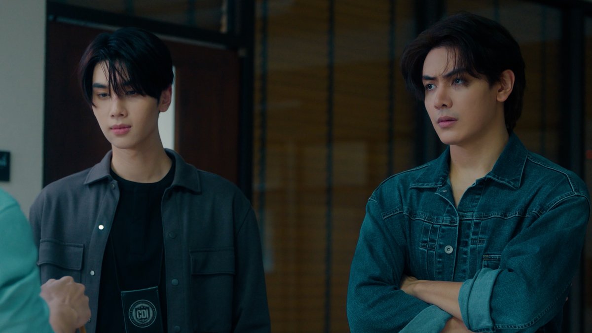 ไม่กอดอกก็ยืนเท้าเอว ผู้กองขึ้หึงมาก 
ว่าแต่หึงนี่เป็นไรกับเค้ายังอ่ะ #DareYouToDeath

‘Dare You To Death ไขคดีเป็น เห็นคดีตาย’ 🔍
OFFICIAL TRAILER OUT NOW!
🔗 youtu.be/OdaPoeA6lFU