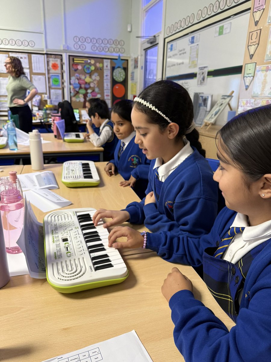 carltonj_i's tweet photo. Year 5 Blossoms have been smashing their keyboard skills! Today we learned chords, practiced melodies, and even tried creating our own mini tunes. Amazing progress from everyone! #MusicLesson #KeyboardSkills #CreativeClassroom https://t.co/VSEwyjKPNg