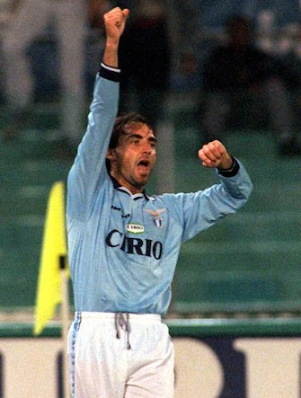 Il Calciatore che cambiò la nostra storia 
L'uomo preferisco non ricordarlo.... 🎂

#sslazio