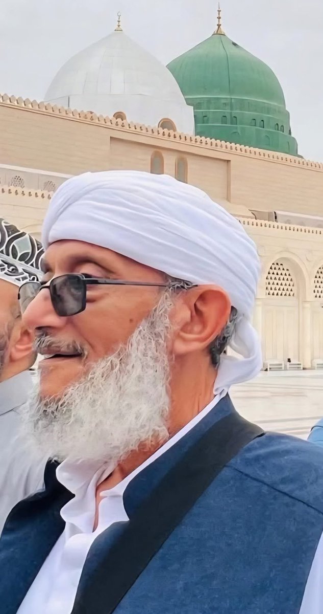 وحده الله العالم بما كان ينطوي عليه قلب هذا العبد من الإيمان والتعظيم لله الذي ملأ مواقع التواصل بالترحم عليه
أتابع بصمت من يومين فإذت بالرجل قد ملأ الدنيا وشغل الناس

ما أكرم الله إذ أنطق الناس بالترحم عليه ، فغفر الله له ورحمه وأسكته فسيح جناته ، وصدق الله :
( واجعل لي لسان