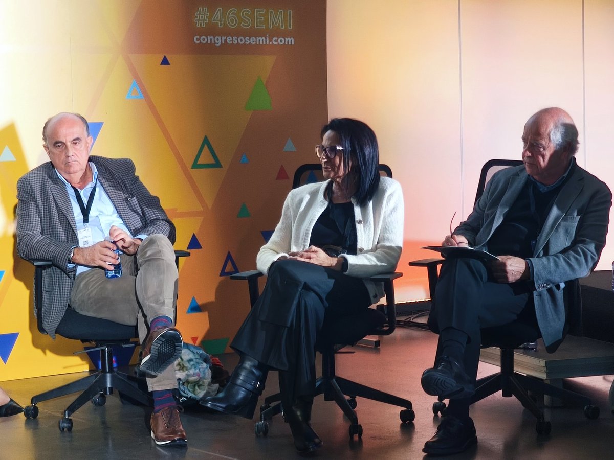 Sociedad_SEMI's tweet image. 🚀Experiencias en #liderazgo.
Reunión de presidentes pasados de la @Sociedad_SEMI explicando la motivación para presentarse a presidente. Uno de los motivos comunes es participar en los grupos de trabajo, dar voz a hospitales pequeños, defender la especialidad y ponerla en valor…