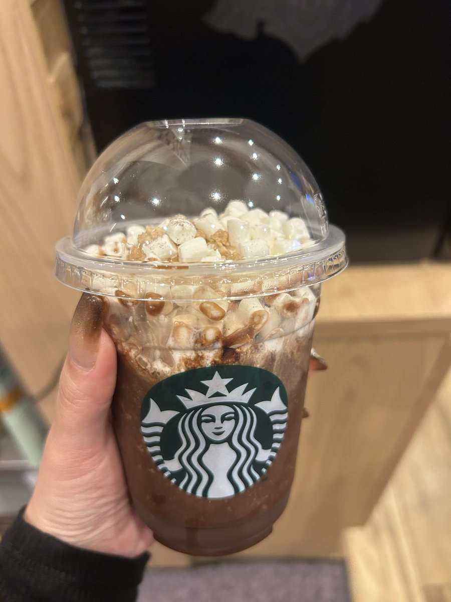 ta_x_ma's tweet photo. 人の金で飲むスタバうめー！ https://t.co/6CII13FUSE