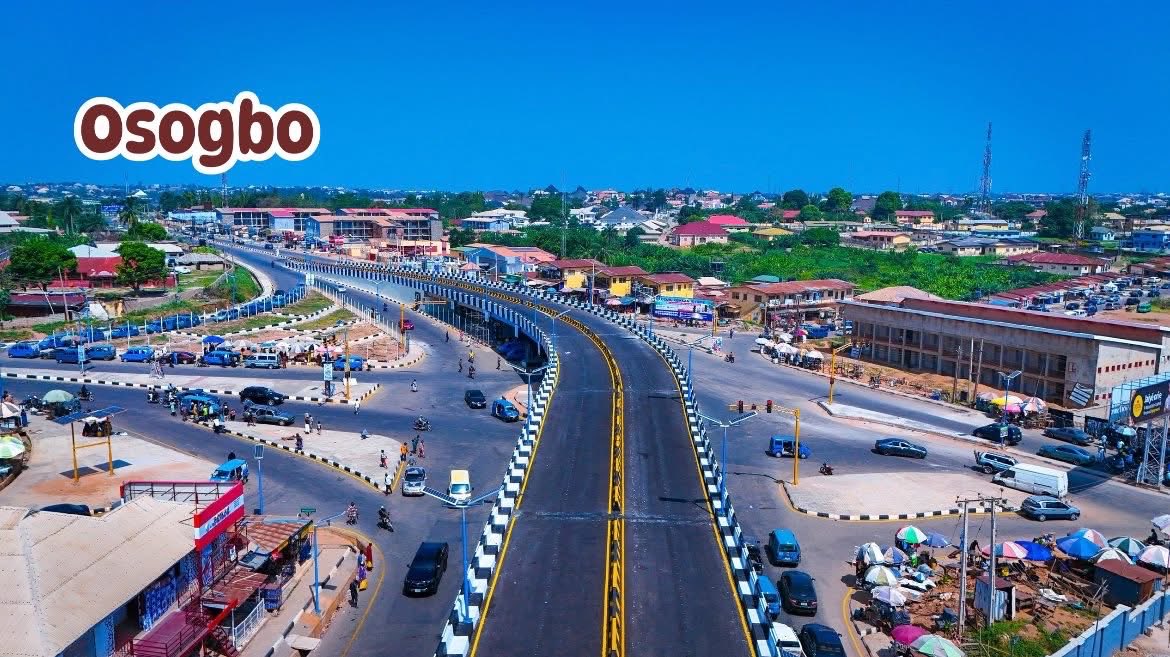 AAdeleke_01's tweet image. 𝗜𝗺𝗼𝗹𝗲 𝗜𝗻𝗳𝗿𝗮𝘀𝘁𝗿𝘂𝗰𝘁𝘂𝗿𝗲 𝗥𝗲𝘃𝗼𝗹𝘂𝘁𝗶𝗼𝗻 𝗜𝗻 𝗧𝗵𝗿𝗲𝗲 𝗬𝗲𝗮𝗿𝘀

When I assumed office in 2022, the Osun infra deficit was above eighty percent. Today, we have reduced the infra deficit by over 50 percent. This makes Osun one of the fastest growing states…