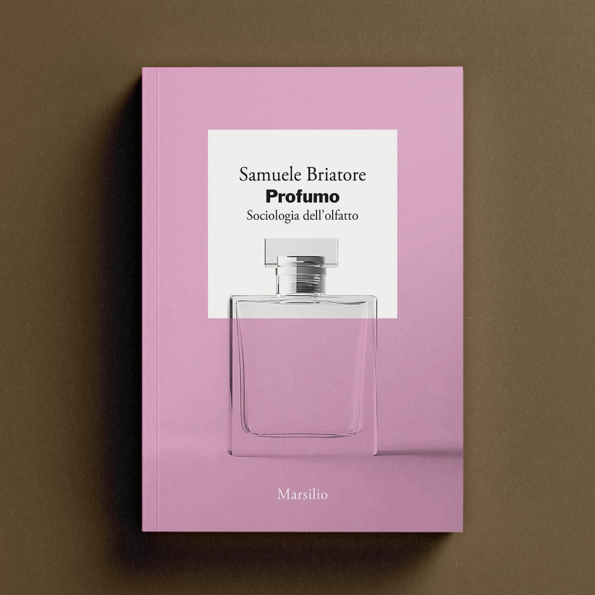 MarsilioEditori's tweet image. Il profumo è la nostra ombra invisibile: ci avvolge, ci precede, ci tradisce.

✍️ Samuele Briatore
📖 Profumo. Sociologia dell’olfatto

📅 Da oggi in libreria!
🔗 marsilioeditori.it/libri/scheda-l…

#Marsilio #Ricerche #SamueleBriatore #Profumo
