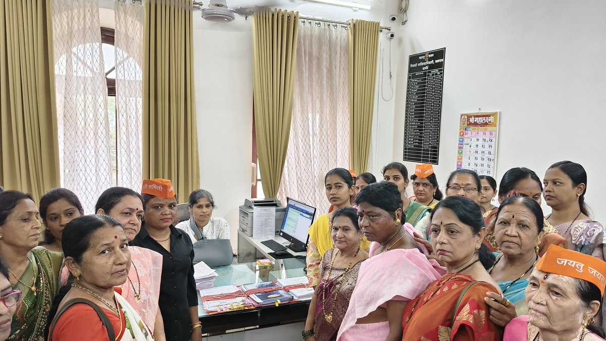 HJS_PJ's tweet image. जलगांवमे हिन्दुओं की @Dev_Fadnavis
जी से मांग
राज्य में लव जिहाद विरोधी कानून लागू करे ।

🚩 35 से अधिक संघटनांओंका सहभाग !
🚩 ज्ञापन देने एकत्रित हुए सैकड़ों नागरिक !
🚩 @HinduJagrutiOrg  की ओर से 15 हजार हस्ताक्षरोंका ज्ञापन !
@hindupost
@SachdevaAmita @Ramesh_hjs @ANI