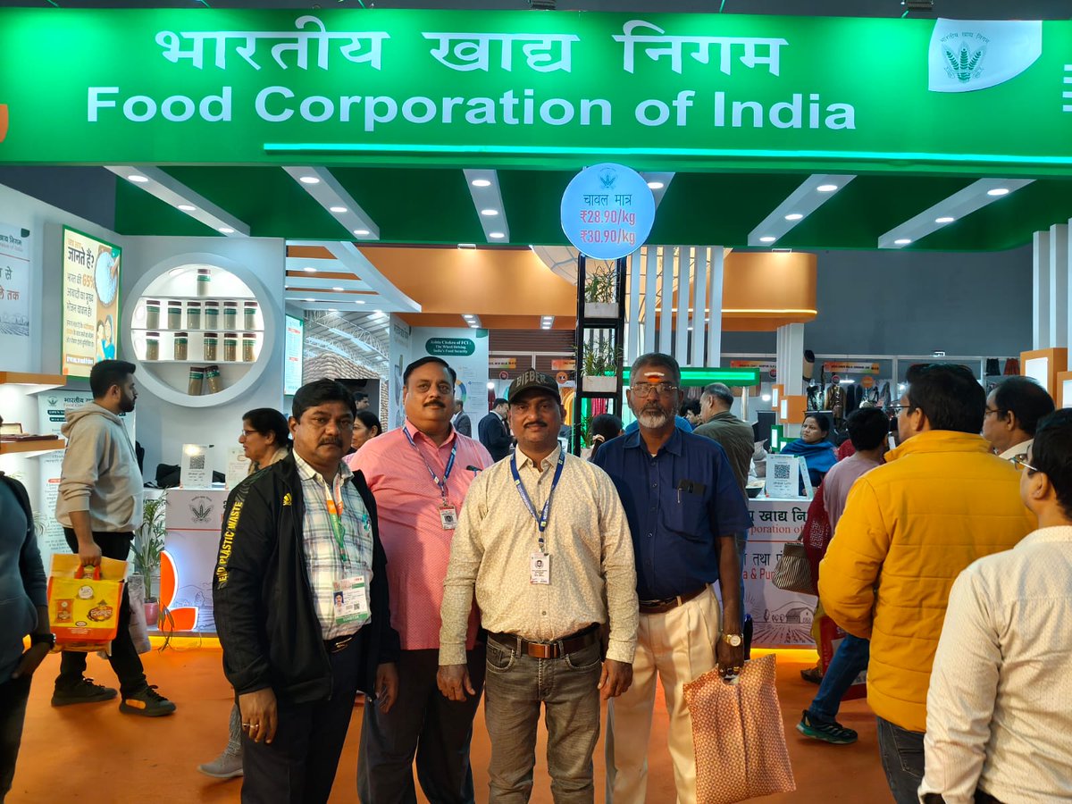 FCI_IFS's tweet image. A group of 50 FCI officers undergoing training at IFS, Gurugram visited the #IITF2025 at Bharat Mandapam, New Delhi. They also explored the #FCI stall — one of the most appreciated and widely acknowledged stalls at IITF —showcasing FCI’s vital role in ensuring food security. 🇮🇳🌾