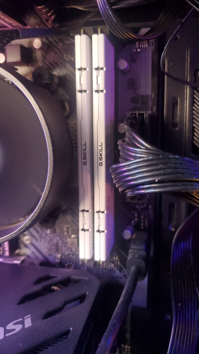 Vend 32Go RAM comme neuve 450 euros, no noob no arnaque pas sérieux s'abstenir