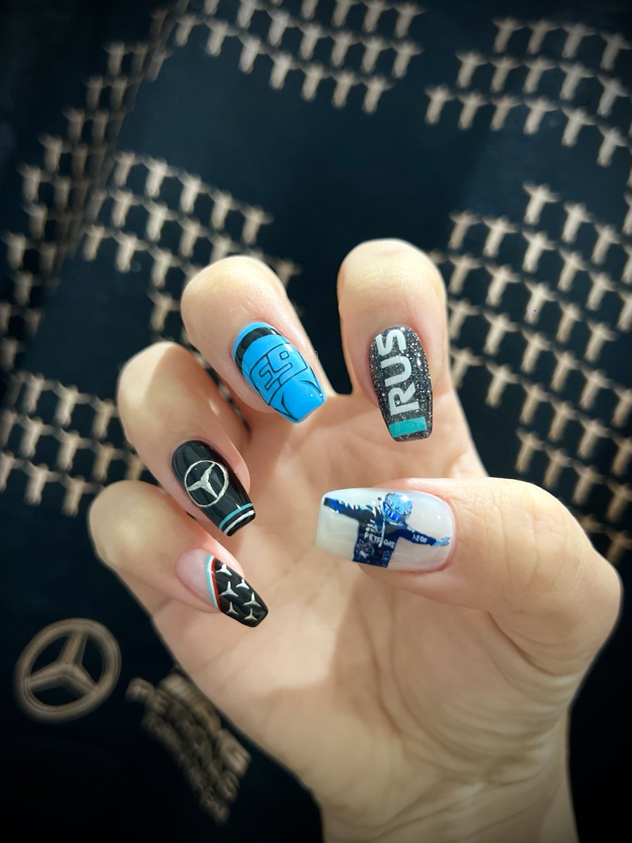 nurussell63's tweet photo. I've only recently become a serious fan, but I'm rooting for Mercedes🙌 I'm pumped up for the final sprint💅🔥
LE🫷😌🫸'S GO💨

ラスト2戦頑張れ〜の気持ちが強過ぎて
ネイルまでGeorge仕様に🫷😌🫸
同時にcrazyなTシャツも届いた🥹❤️‍🔥
公式のアカウントまで届け〜の気持ち🔥

@MercedesAMGF1 https://t.co/2STrEtV8YQ