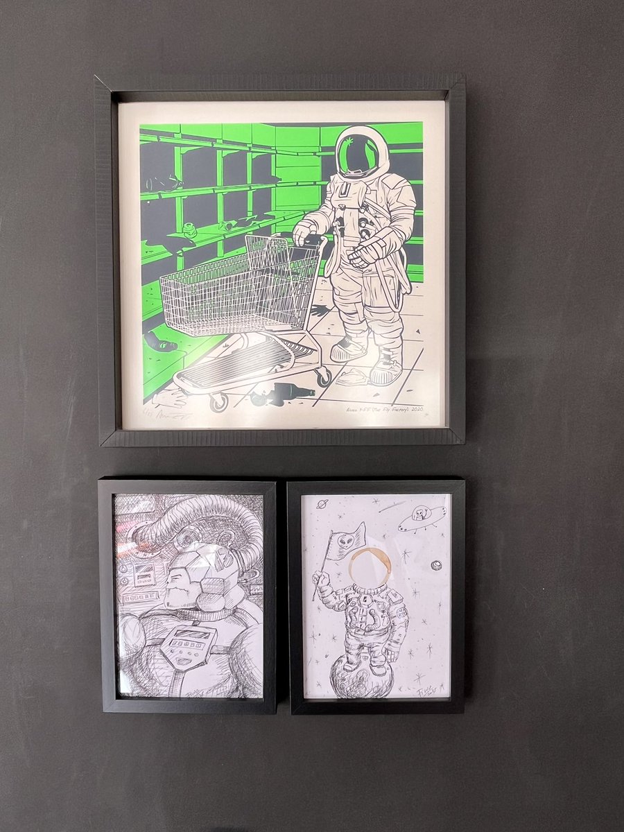 martoesposito's tweet photo. El cuadro mas grande ya lo tenía y mi amigo @filio0 me hizo otros dos astronautas más, entre otros exclusivamente para mí, así llenaba un poco más la pared. Soy feliz de tener semejante amigazo y artistazo! 🫶 😌 https://t.co/nRb0xSN3c2