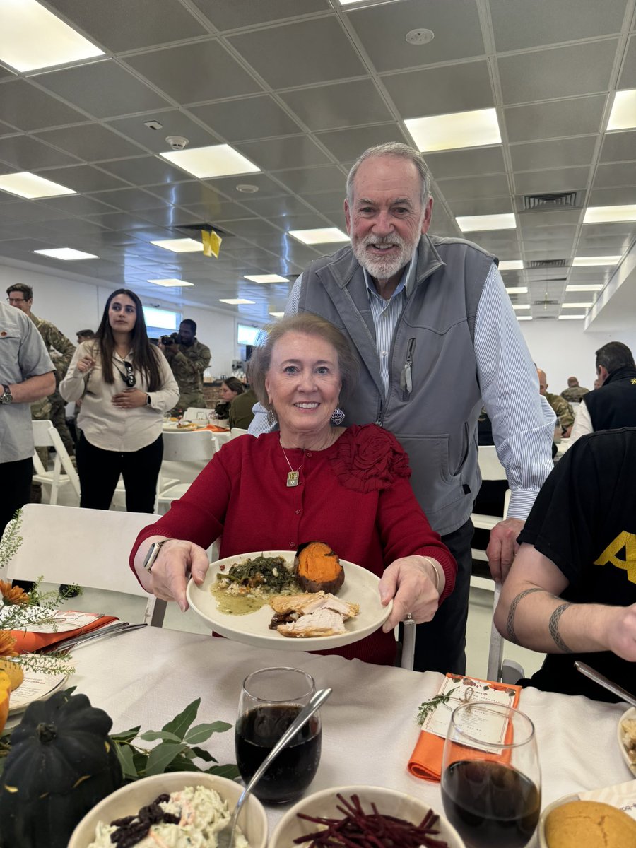 GovMikeHuckabee's tweet image. Today @janethuckabee &amp;amp; I helped serve 150 US service members who are serving in Gaza Peace Plan a Thanksgiving dinner in Southern Israel. They are far from home but they had a true American feast! God bless our troops!