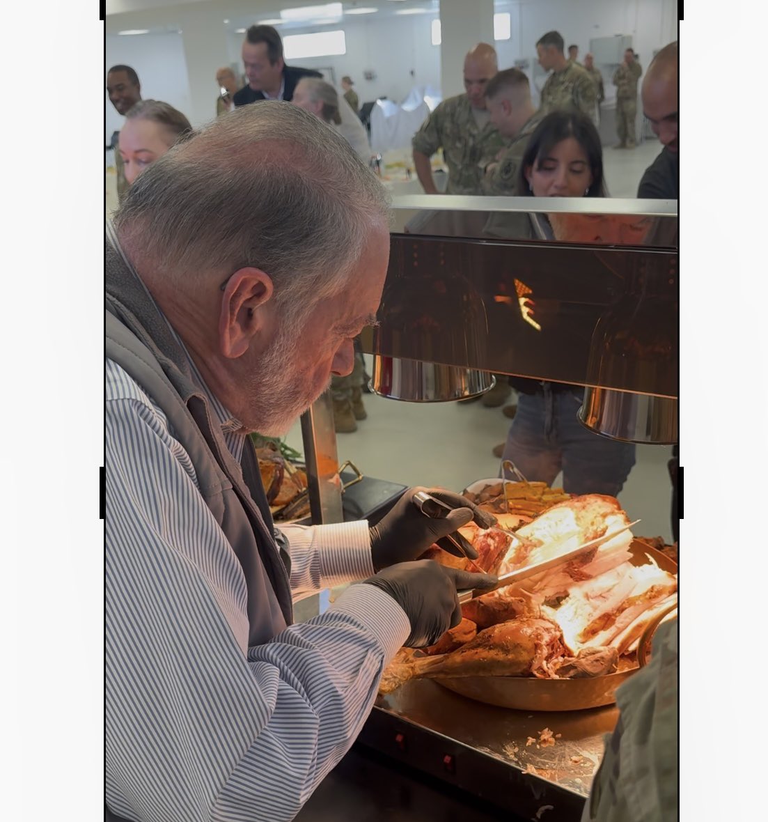 GovMikeHuckabee's tweet image. Today @janethuckabee &amp;amp; I helped serve 150 US service members who are serving in Gaza Peace Plan a Thanksgiving dinner in Southern Israel. They are far from home but they had a true American feast! God bless our troops!