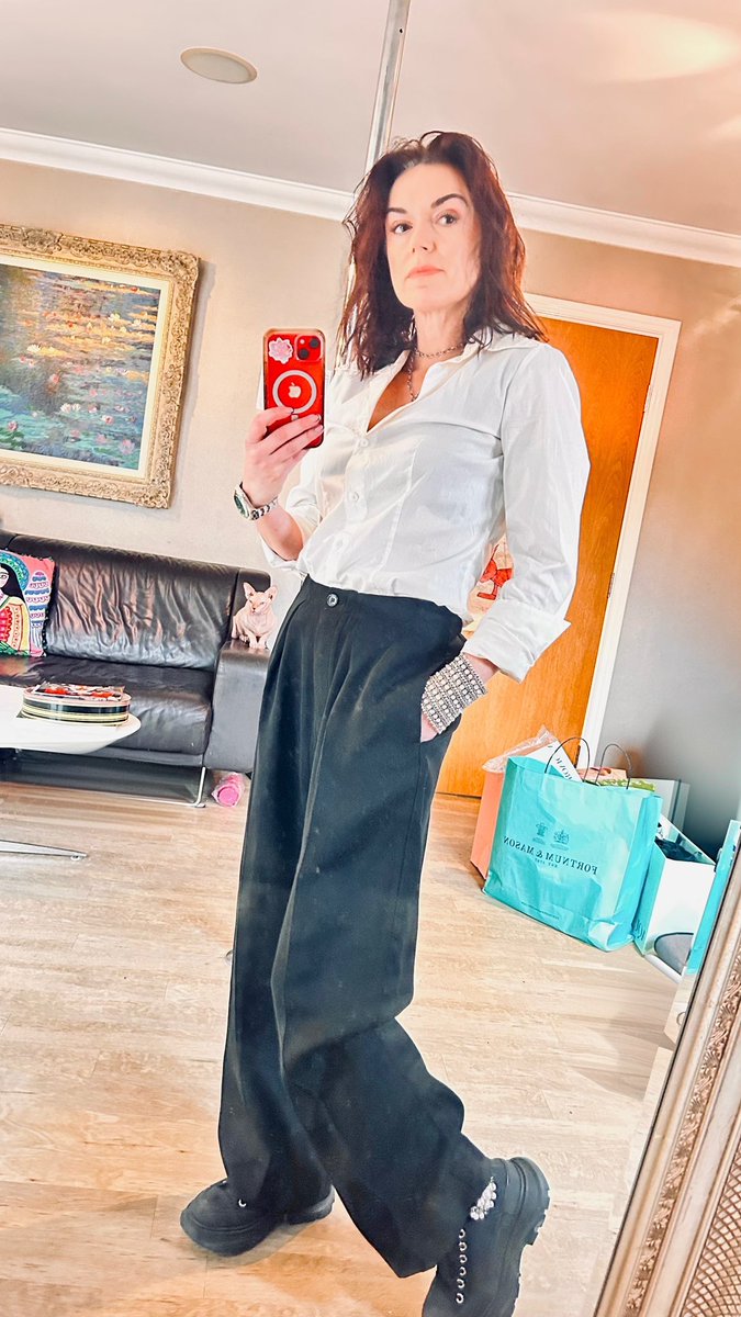 When you lose your cufflinks so you improvise the sleeves 😂. Conference so… all good. New trews ♥️