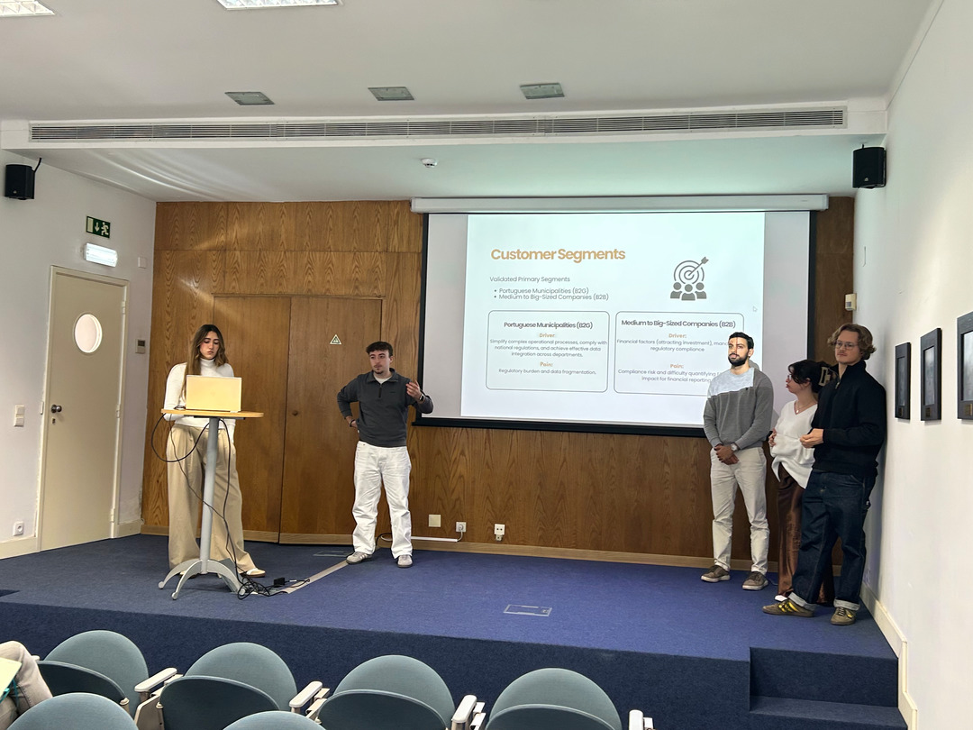 lispolis_'s tweet image. Challenge TBE!
Os alunos de Empreendedorismo do @istecnico têm trabalhado lado a lado com empresas da nossa comunidade — Host Hotel System, Focus BC e Waymotion — num percurso que será encerrado numa sessão final para apresentar as suas propostas para cada desafio. Está quase! 👀