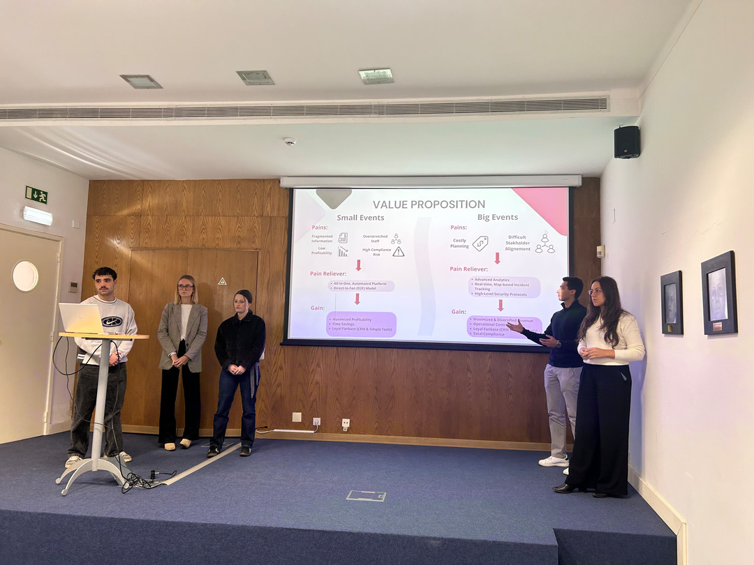 lispolis_'s tweet image. Challenge TBE!
Os alunos de Empreendedorismo do @istecnico têm trabalhado lado a lado com empresas da nossa comunidade — Host Hotel System, Focus BC e Waymotion — num percurso que será encerrado numa sessão final para apresentar as suas propostas para cada desafio. Está quase! 👀