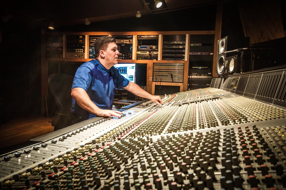 RoyalTMixes's tweet image. Hit me Up if u want to get your music or your mixing skills sounding amazing for 2026 &amp;amp; beyond!! #artistdevelopment #recordlabel 
 #consulting #soundtrackcurator #Fullsail #productioncompany
#audiomixing #mixengineer #protools   #musicproducer #mastering #ZoomPTmixingLessons