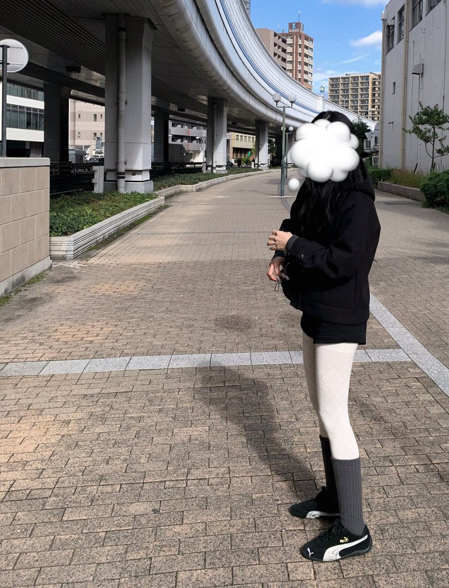 marauisxx's tweet image. คอนเฟิร์มว่าถุงน่องอันนี้น่ารักมาก ใส่กับพวกขาสั้นลุคดีมีอะไรมากขึ้น เนื้อถุงน่องนุ่มใส่สบาย อากาศประมาณ 5-10 องศาถือว่าเอาอยู่น้าใส่สบายๆเลยค่ะ แนะนำใส่กับพวกถุงเท้าข้อสูงขาดูยาวสุดๆ(՞⋅֊⋅՞)