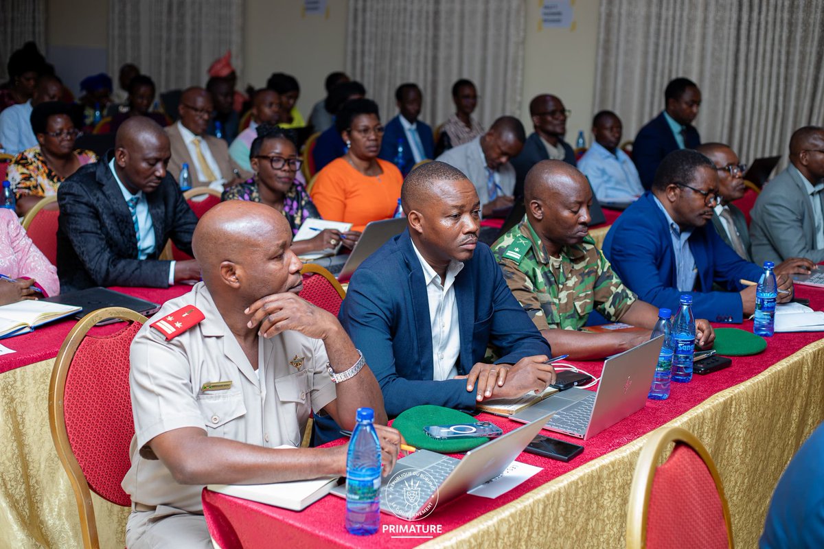 S.E le 1er Ministre <a href="/NtahontuyeN/">NTAHONTUYE Nestor</a> a demandé aux différents participants à cet atelier de réunir à leur tour les responsables sous leur autorité pour l'imprégnation des missions qui leur ont été assignées.