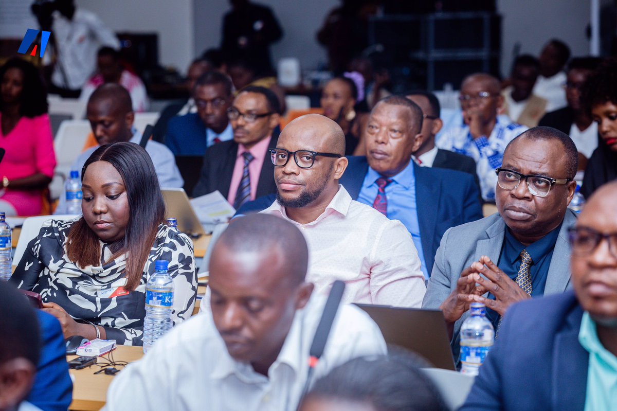 akezanet's tweet image. 🔴#BREAD2025: Pour le Burundi, le COMPACT Energie, ambitionne d'atteindre 70% d'accès à l'énergie et 40% d'accès à la cuisson propre.
=====================
Dans son discours d'ouverture, le Premier Ministre du Burundi, @NtahontuyeN est revenu sur l'objectif global de la journée: