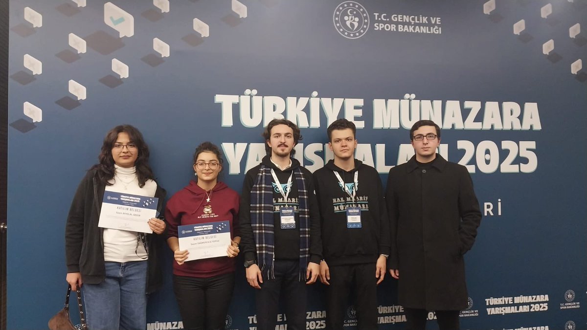 2025 Türkiye Münazara Yarışmaları Finalleri, Bakanlığımızda büyük bir heyecanla gerçekleşti.
Kürsüde özgüvenleri etkileyici performanslarıyla ilimizi temsil eden gençlerimiz Ayhilal Sezer ve Yağmur Ece Topuz'a yürekten teşekkür ediyor, başarılarıyla gurur duyuyoruz.
#tarsusgm