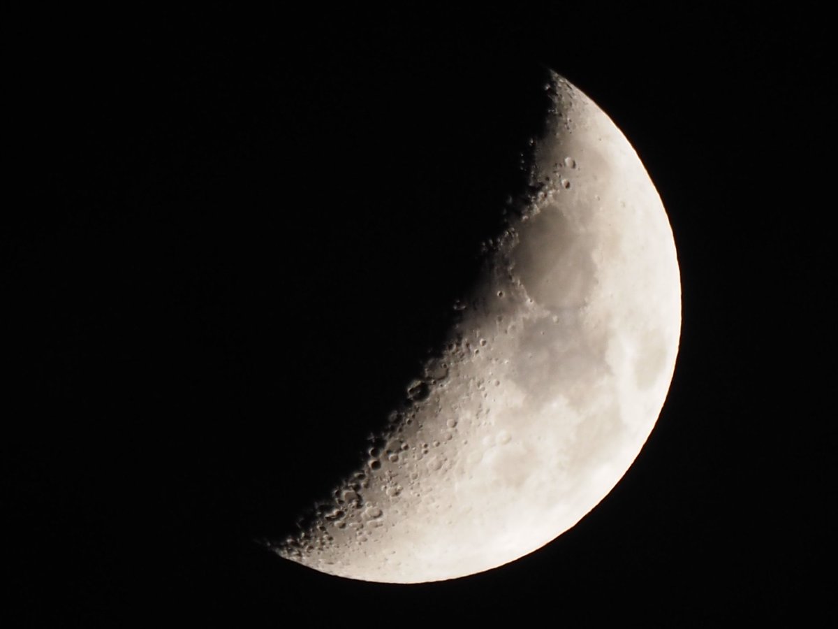 embeddedark's tweet image. #イマ月 #イマソラ #mysky #OLYMPUS #OMD #EM1MarkIII #MZD #ED #100400mmF5063ISii #400mm #デジタルテレコン #35mm換算 #1600mm #ISO400 #f6てん3 #50分の1秒 #静音モード #手持ち #5軸シンクロ手ぶれ補正ON #JPEG撮って出し #トリミング