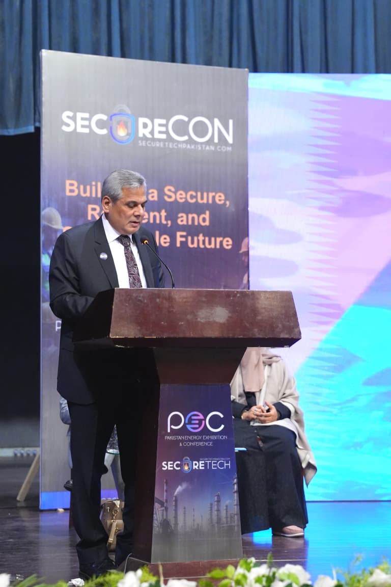 COMSATS_en's tweet image. ED #COMSATS Amb Dr @ZakariaNafees spoke at #SecureCON2025 on Emerging Tech, #Digitalization &amp;amp; Digital Divide, stressed #cybersecurity is now national imperative. He highlighted AI-driven threat detection, gaps in digital infrastructure, &amp;amp; urgent need for digital transformation.