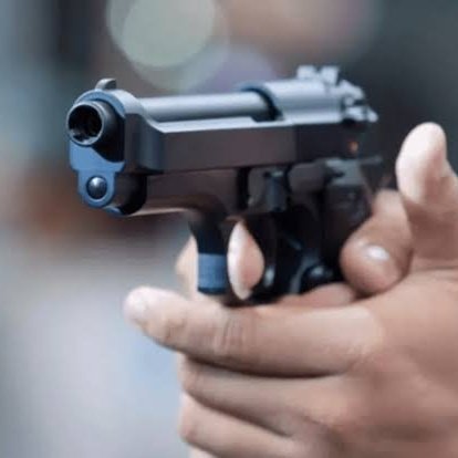 buradayasandi14's tweet image. 40 milyondan fazla kaçak silahın bulunduğu ve her türlü kriminal tipin silahlı olduğu ülkede; temiz vatandaşın yasal şekilde silahlanabilmesi için ödemesi gereken yıllık haraç yaklaşık 200 bin TL oldu.

BURADA YAŞANDI.