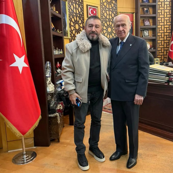 Şarkıcı Mustafa Topaloğlu, Devlet Bahçeli'yi ziyaret etti.