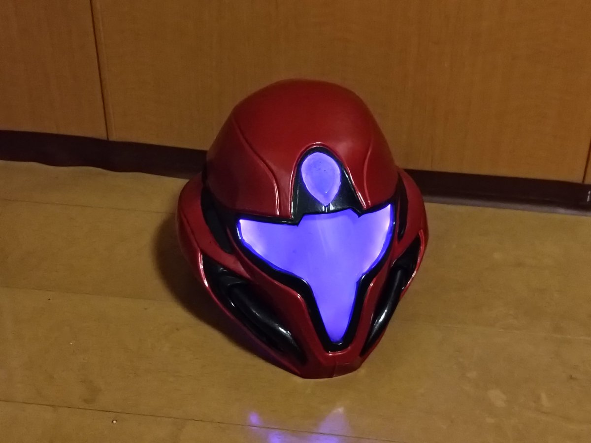 bonbon_metroid's tweet image. LEDの配置を調整して、
額も良い感じに光るようになりました！明日これを使って撮影してきます