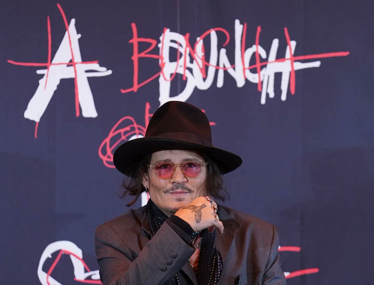 Johnny_depp_ru_'s tweet image. Johnny Depp at a press conference dedicated to the exhibition &quot;A banch of stuff&quot;

#JohnnyDepp #depphead #justiceforjohnnydepp #JohnnyDeppIsABeautifulSoul #ThankYouDior #dior #depphead #JohnnyDeppIsABeautifulSoul