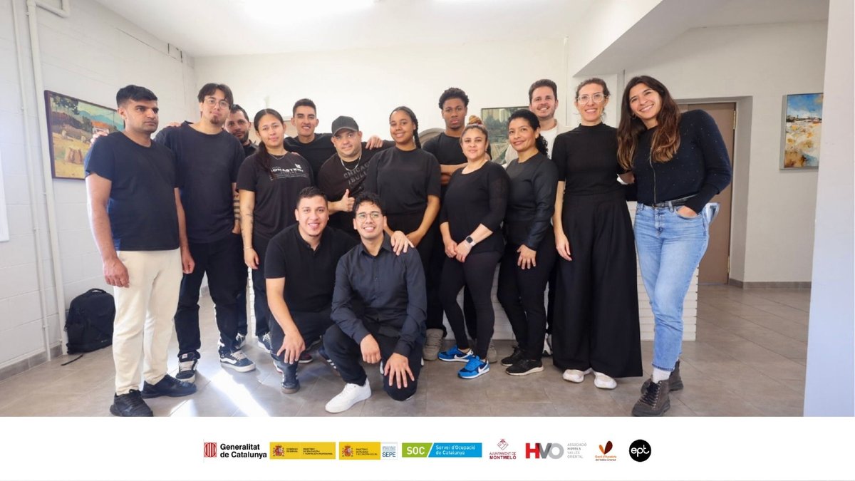 EinesPerTothom's tweet image. Ens encanten aquestes fotos de grup fetes després de la pràctica pels i les alumnes del curs d&apos;hostaleria (cambrer/a i cap de sala). 

#EinesperTothom #Formació #FormacióSubvencionada #Curs #Cambrer #cambrera #CapdeSala #Montmeló #Granollers #VallèsOriental
