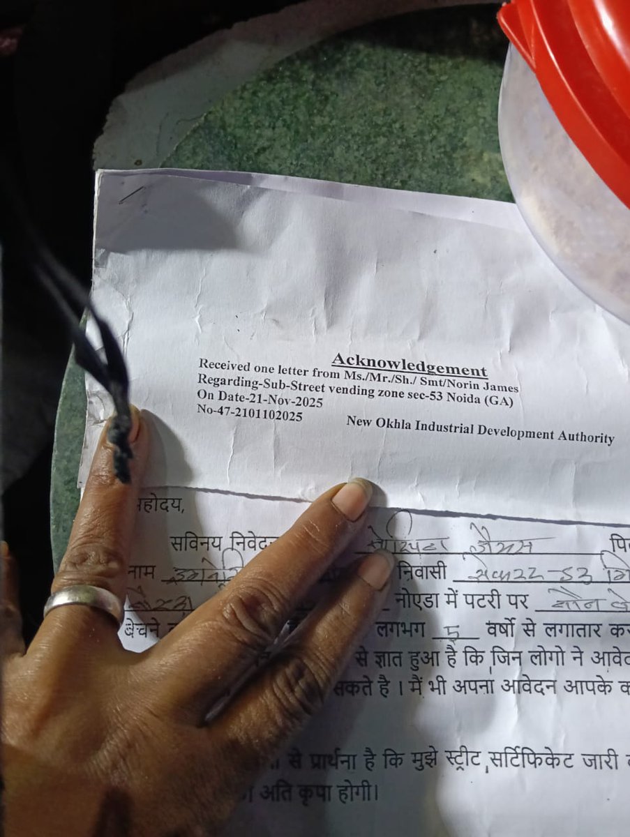 गर्व है हम फुटपाथ के व्यापारी हैं tweet media