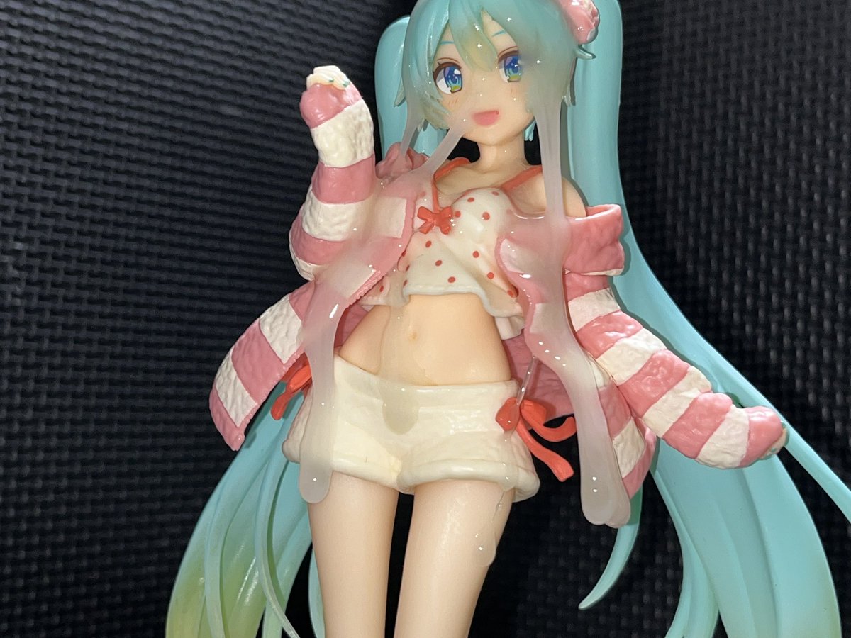 Colorad29234600's tweet photo. 久しぶりのぶっかけです！
体調不良から回復したらすごい濃いのが出ました！
つららもなかなか途切れずにぶら下がってます^ ^
#フィギュアぶっかけ https://t.co/ffVWVdHN7S