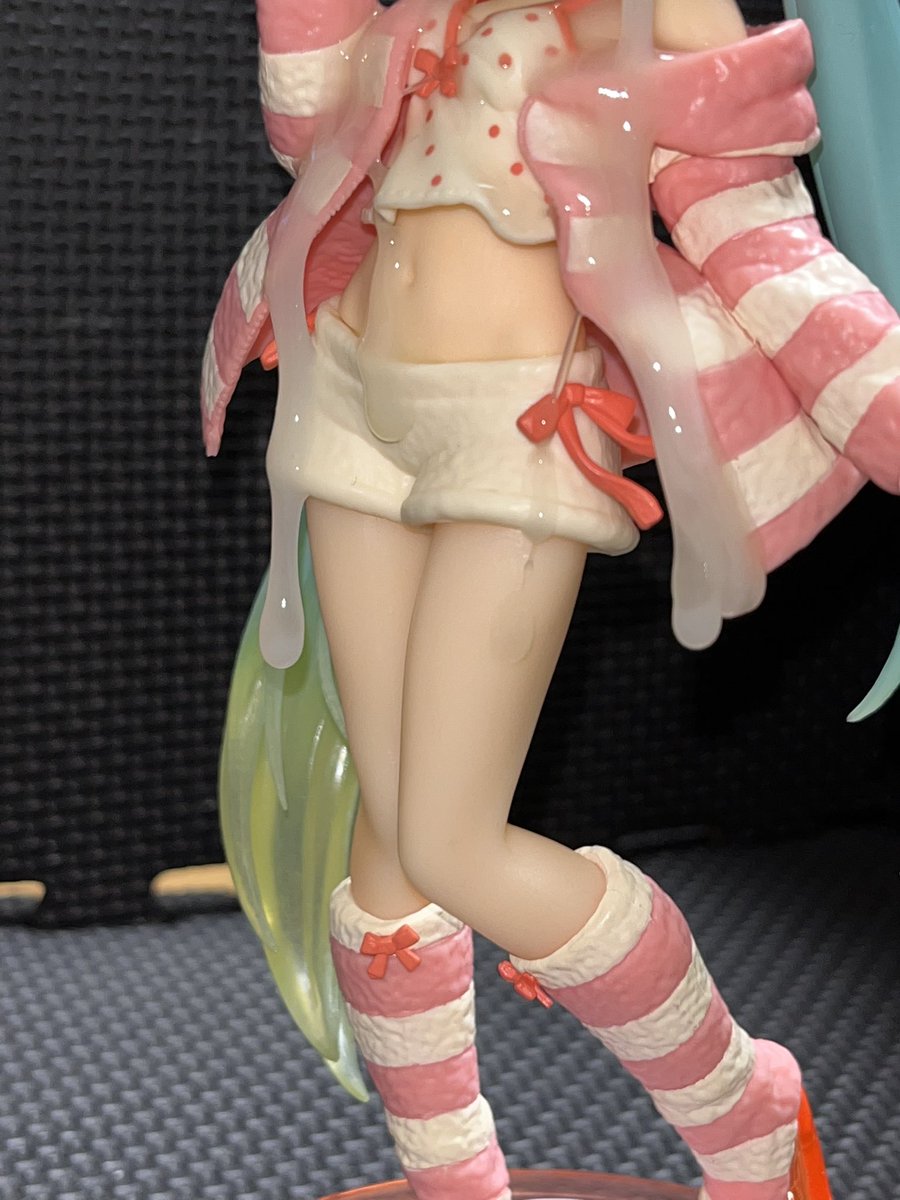 Colorad29234600's tweet photo. 久しぶりのぶっかけです！
体調不良から回復したらすごい濃いのが出ました！
つららもなかなか途切れずにぶら下がってます^ ^
#フィギュアぶっかけ https://t.co/ffVWVdHN7S